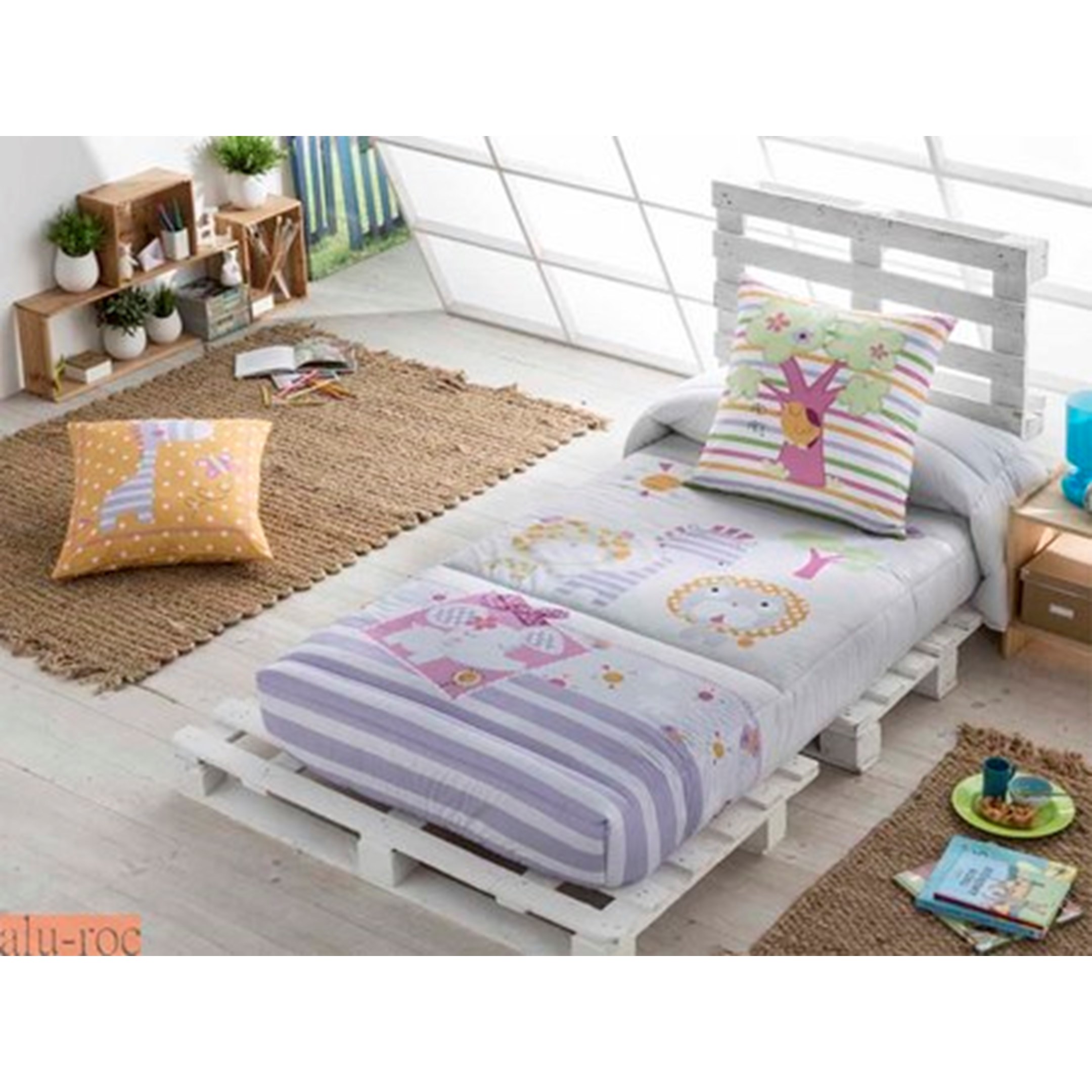 Ropa de cama infantil con dibujos tiernos y en colores pastel