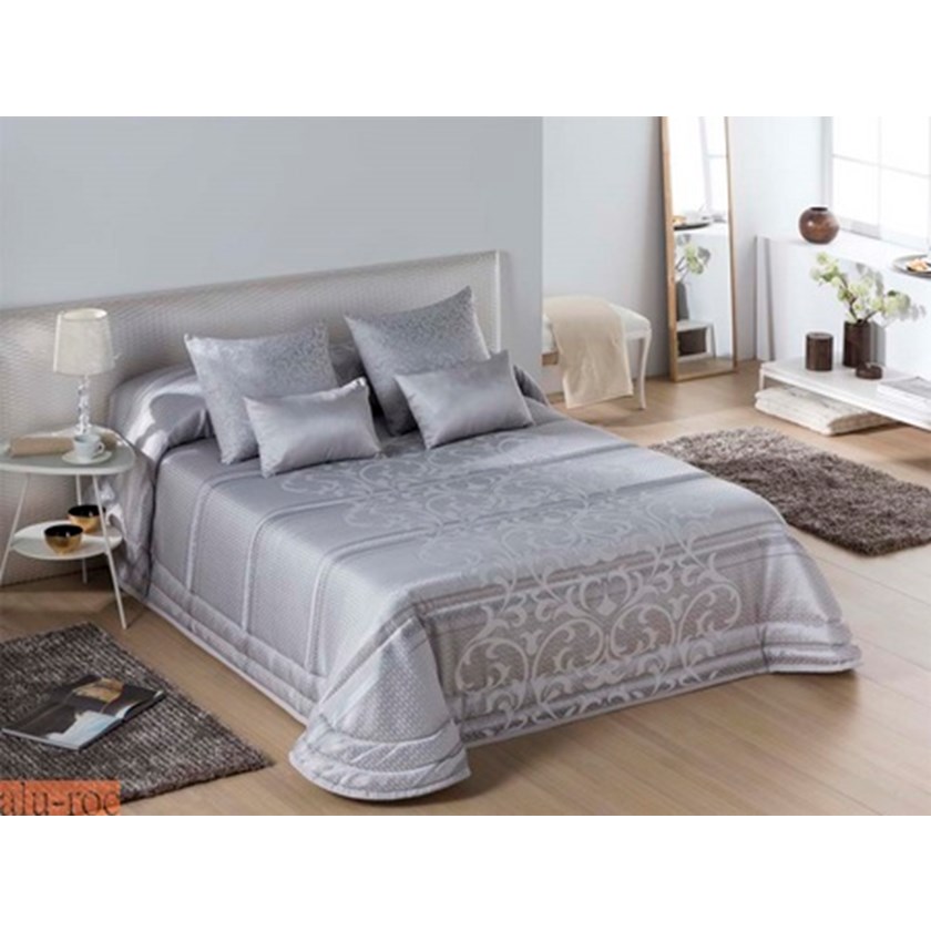 Ropa de cama elegante en colores satinados, plata y oro