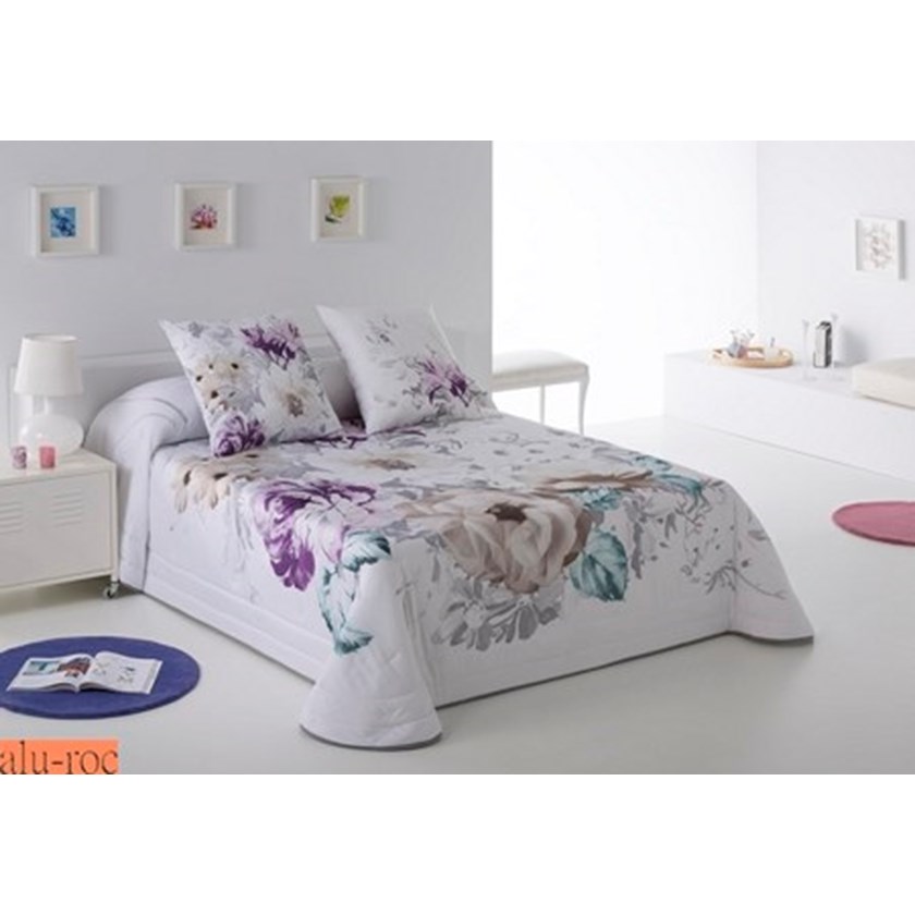 Decoración textil del dormitorio juvenil con ropa floral